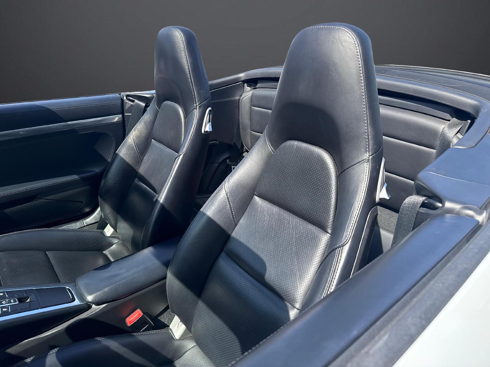 PORSCHE 911 Cabriolet 3.4 Carrera 4 PDK-image-7