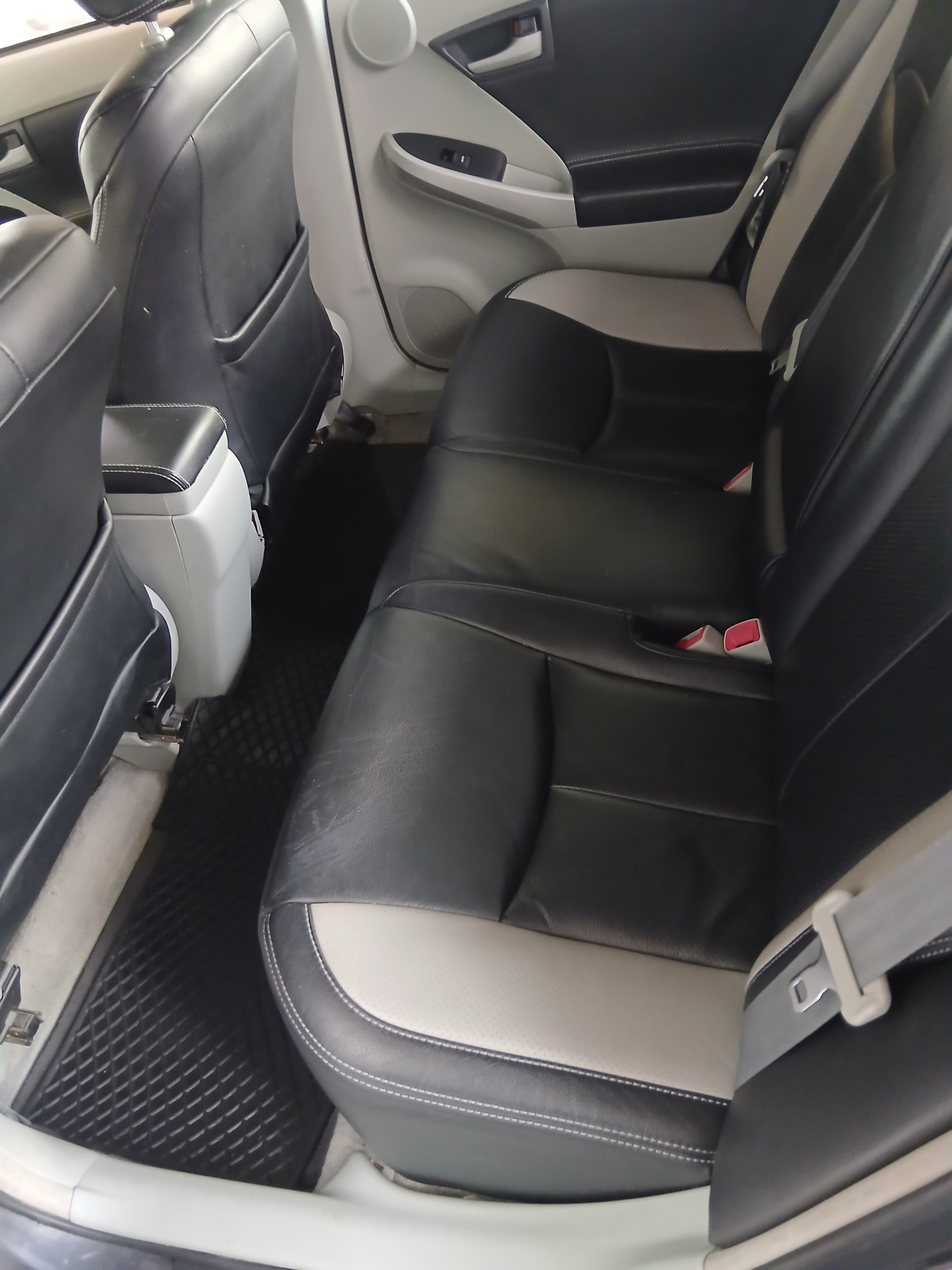 TOYOTA Prius 1.8 16V HSD Luna-image-5