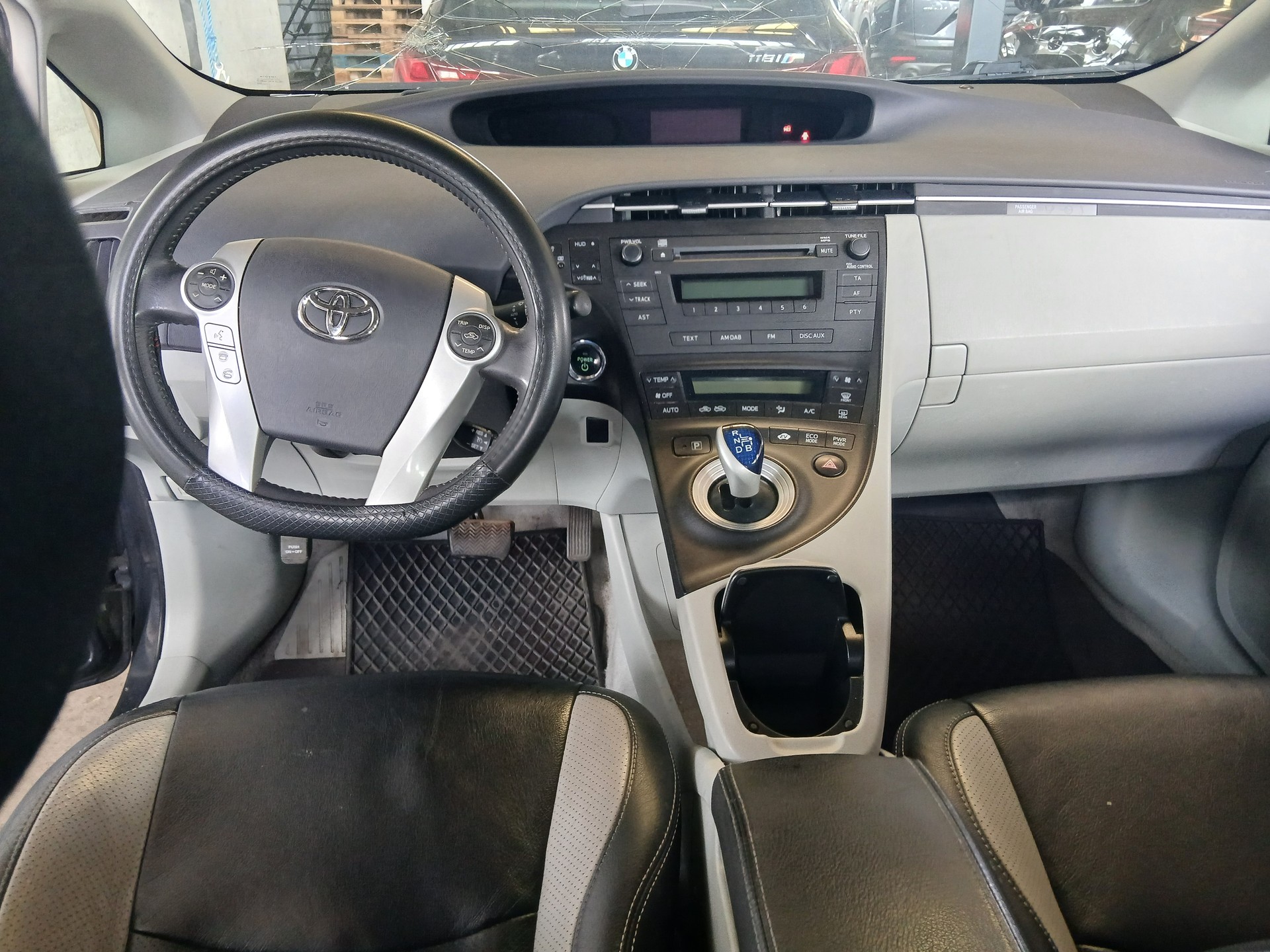 TOYOTA Prius 1.8 16V HSD Luna-image-3