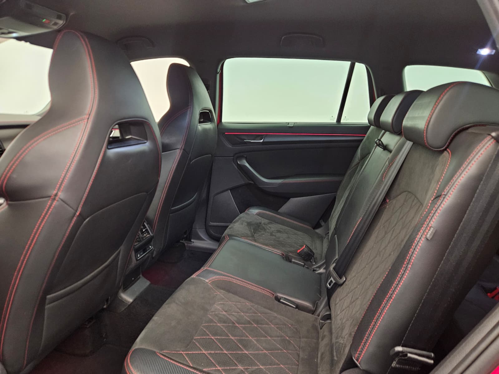 SKODA Kodiaq 2.0 TSI 4x4 RS-image-12