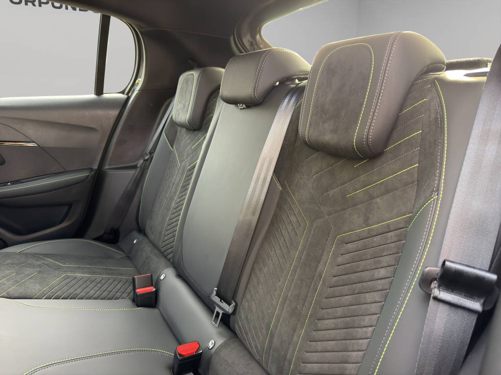 PEUGEOT 208 1.2 Hybrid 145 GT Exclusive-image-6