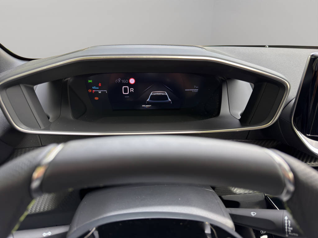 PEUGEOT 208 1.2 Hybrid 145 GT Exclusive-image-11