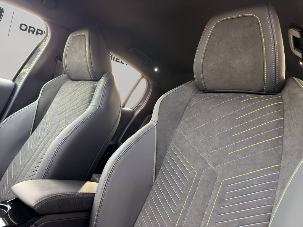 PEUGEOT 208 1.2 Hybrid 145 GT Exclusive-image-8
