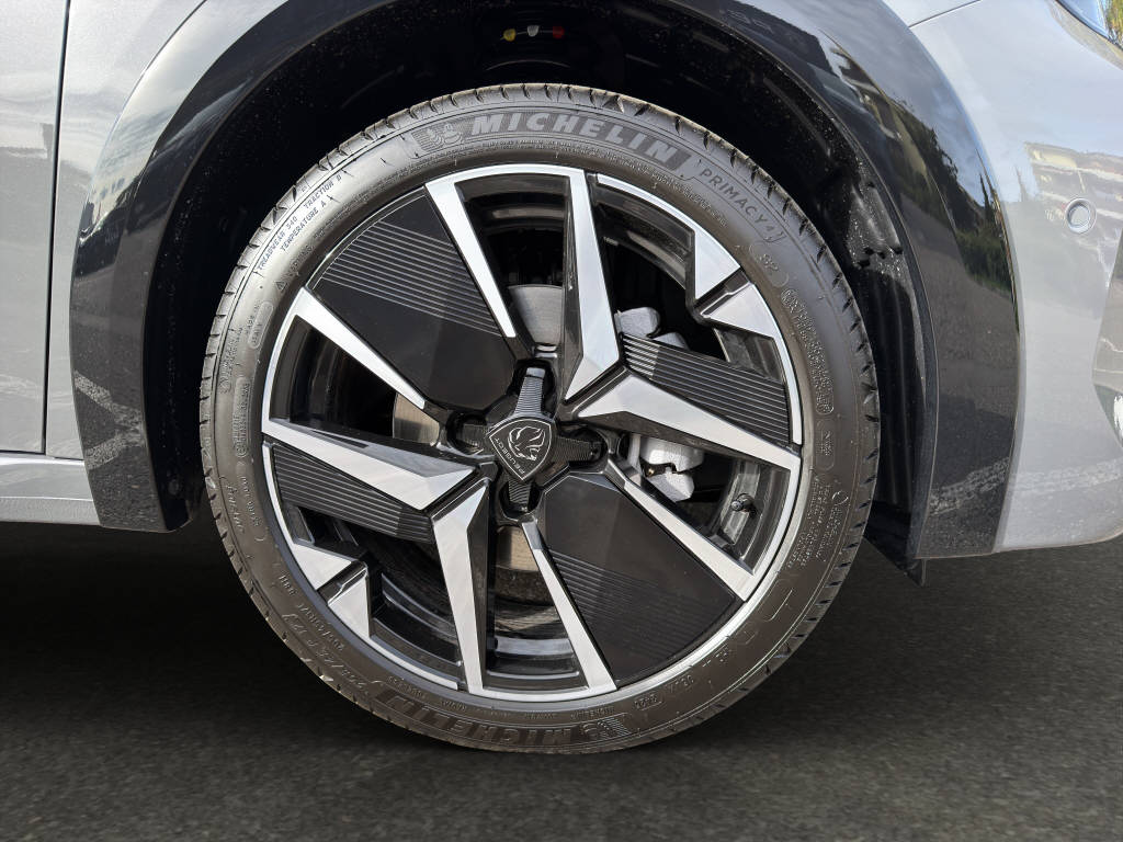PEUGEOT 208 1.2 Hybrid 145 GT Exclusive-image-4
