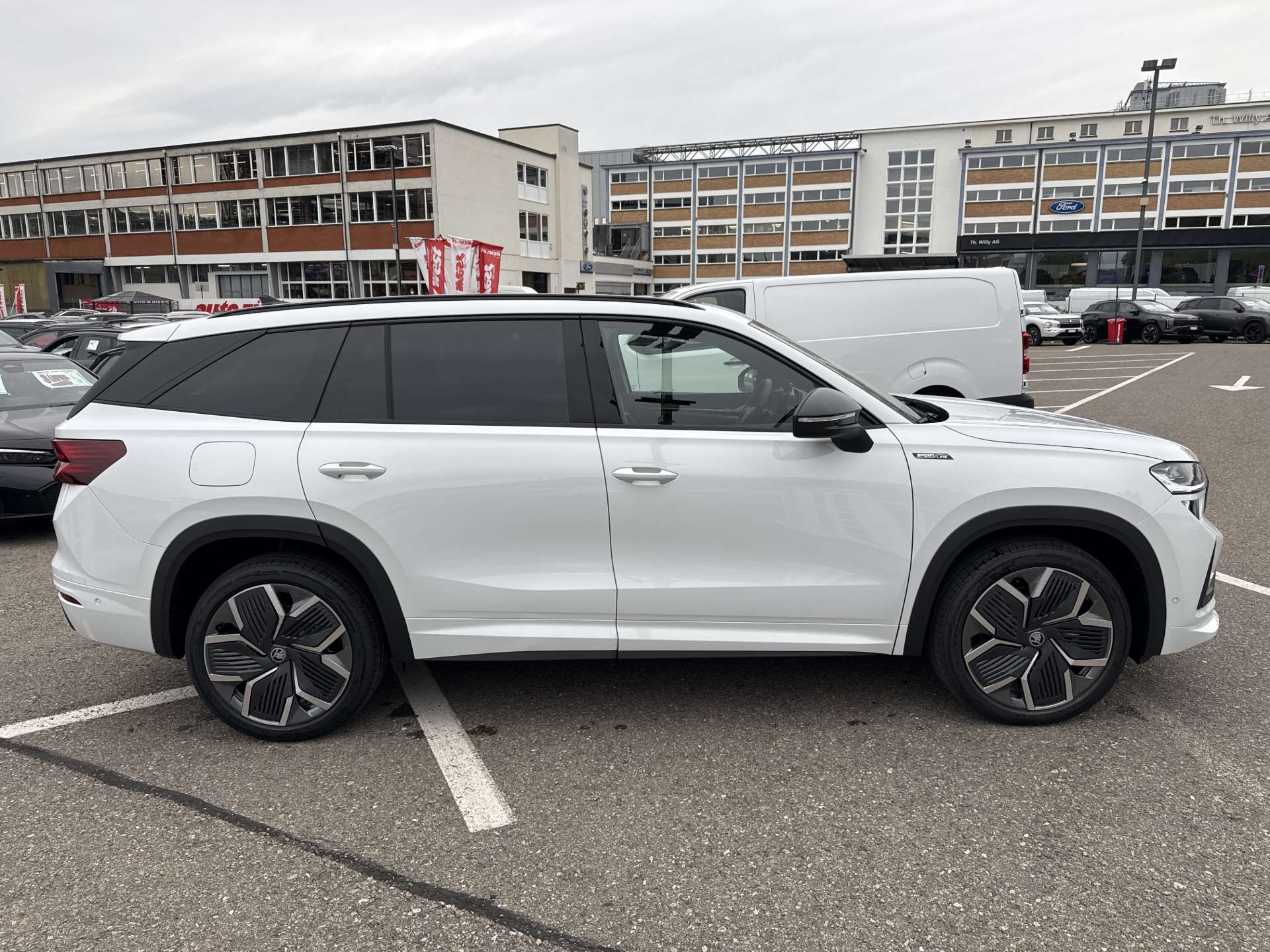 SKODA Kodiaq 2.0 TDi Sportline 7-Plätzer 4x4 DSG-Automat-image-10