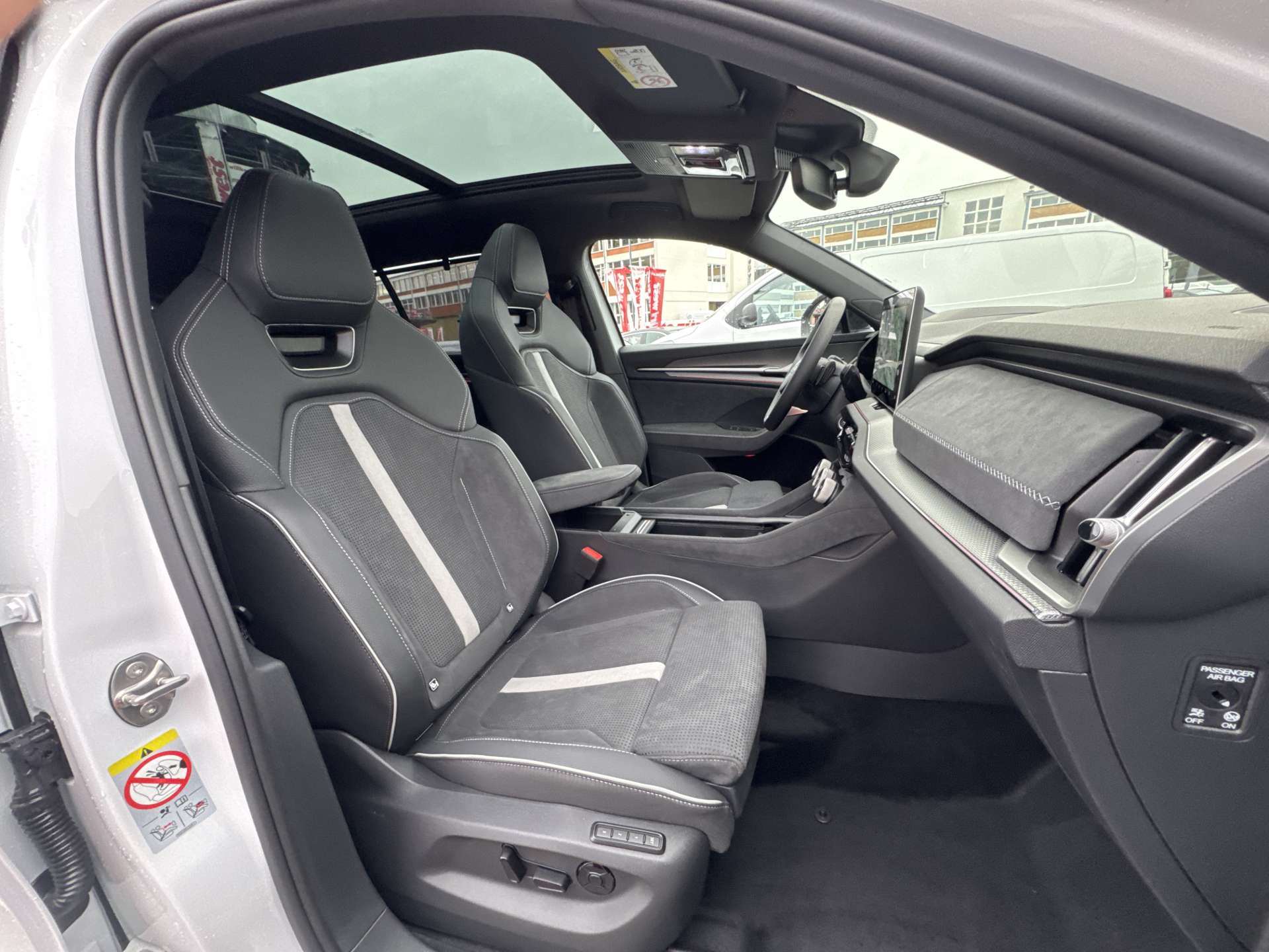 SKODA Kodiaq 2.0 TDi Sportline 7-Plätzer 4x4 DSG-Automat-image-12