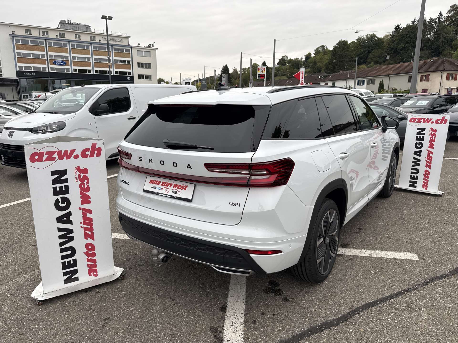 SKODA Kodiaq 2.0 TDi Sportline 7-Plätzer 4x4 DSG-Automat-image-2
