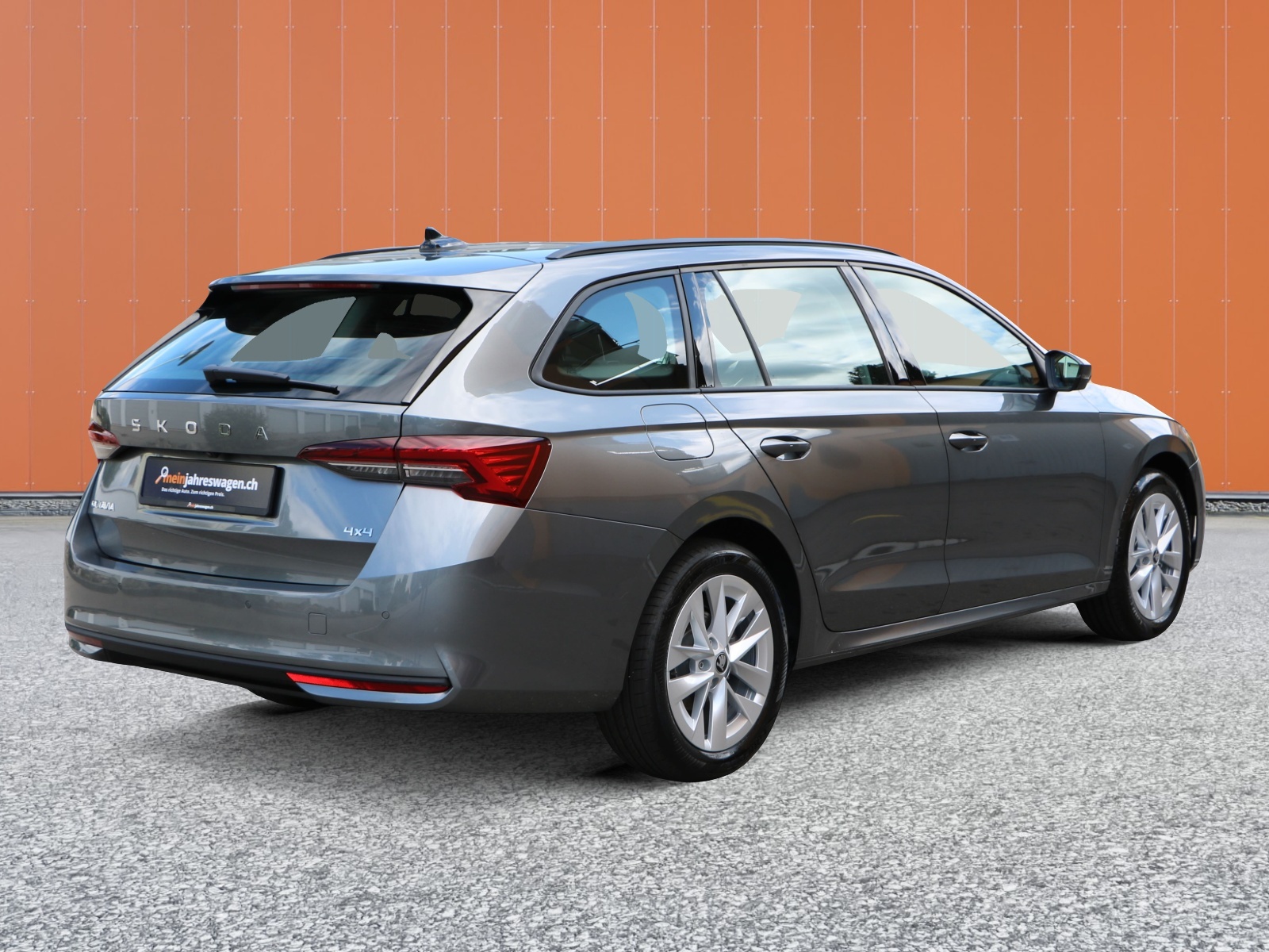 SKODA Octavia Combi 2.0 TSI DSG Selection 4x4-showroom-element-1