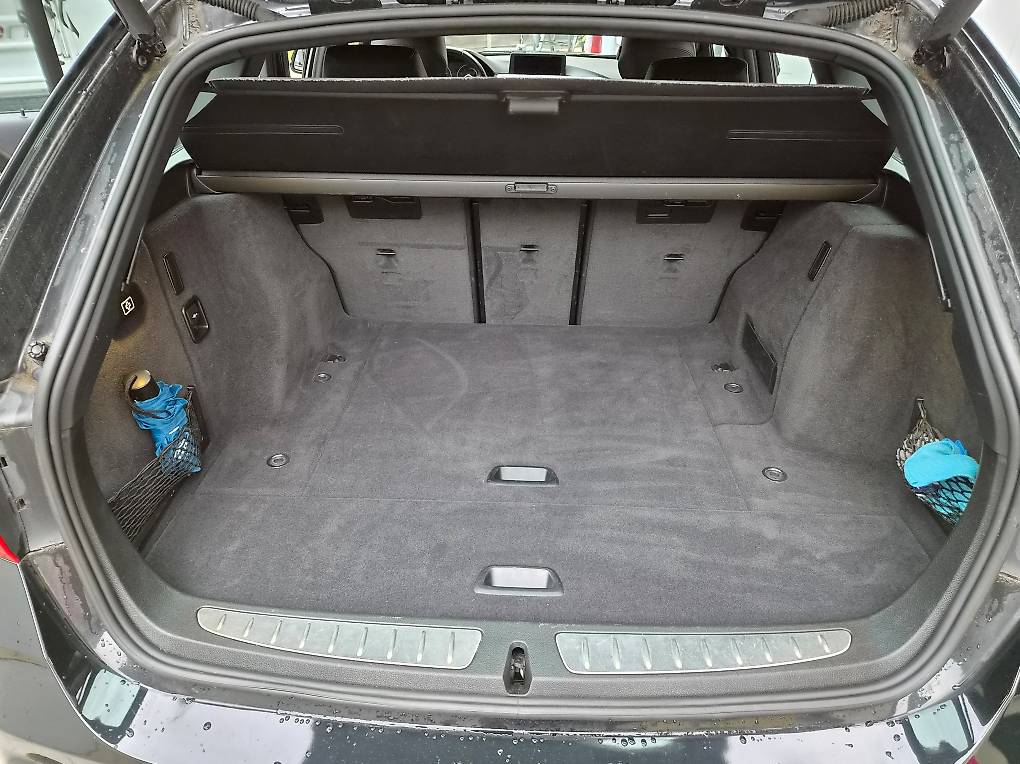 BMW 320d xDrive Touring Steptronic-image-4