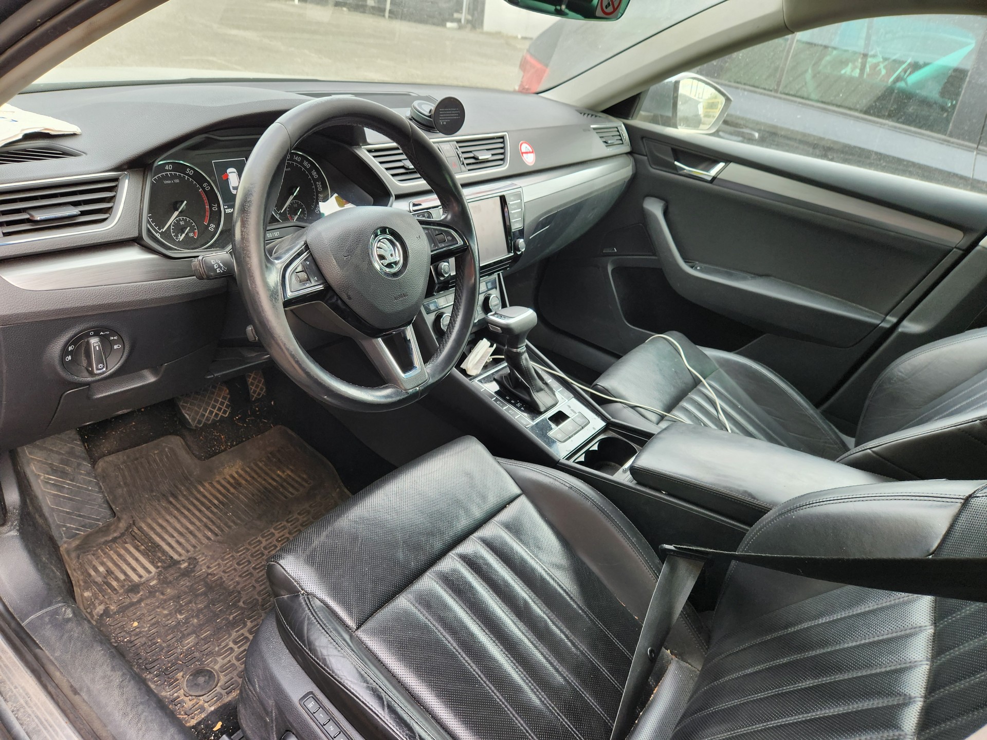 SKODA Superb Combi 2.0 TSI Sport Line DSG 4x4-image-4