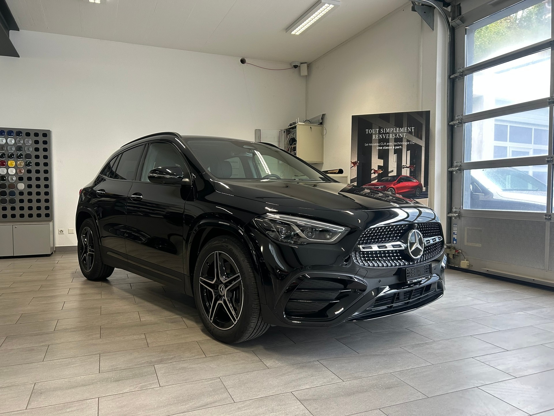 MERCEDES-BENZ GLA 250 4Matic AMG Line Swiss Star-showroom-element-2