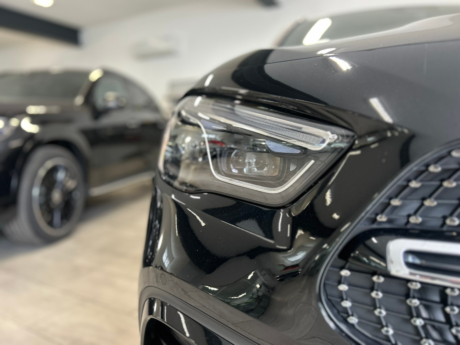 MERCEDES-BENZ GLA 250 4Matic AMG Line Swiss Star-showroom-element-3