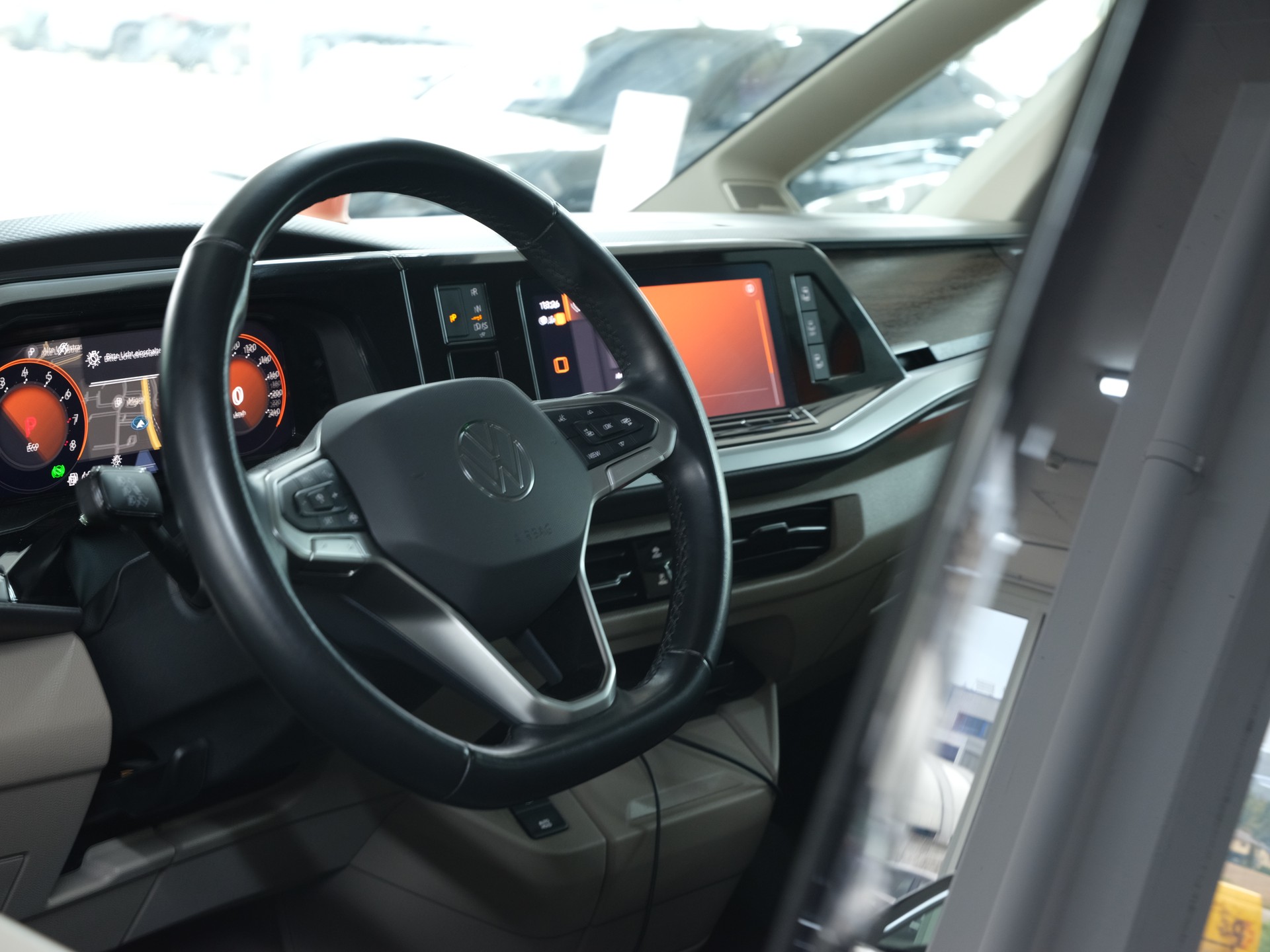 VW Multivan 2.0 TSI Life DSG Lang *Panorama* *360 Kamera* *Vollausstattung*-image-18