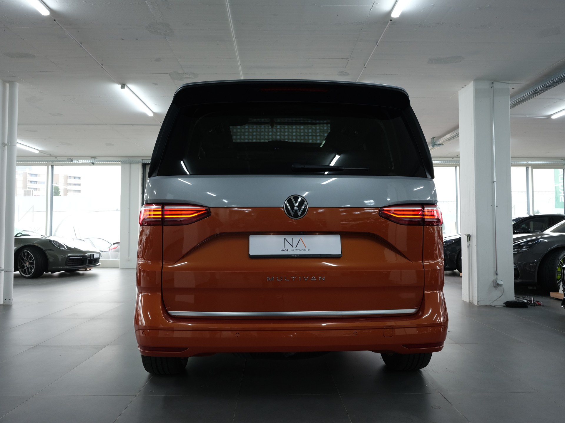 VW Multivan 2.0 TSI Life DSG Lang *Panorama* *360 Kamera* *Vollausstattung*-showroom-element-2