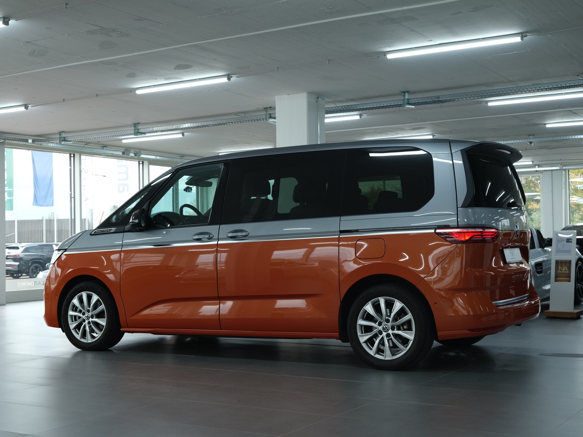 VW Multivan 2.0 TSI Life DSG Lang *Panorama* *360 Kamera* *Vollausstattung*-image-17