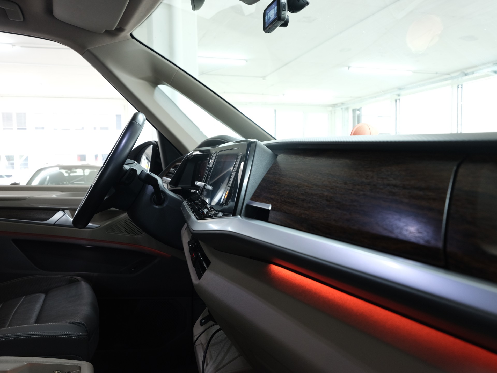 VW Multivan 2.0 TSI Life DSG Lang *Panorama* *360 Kamera* *Vollausstattung*-image-35