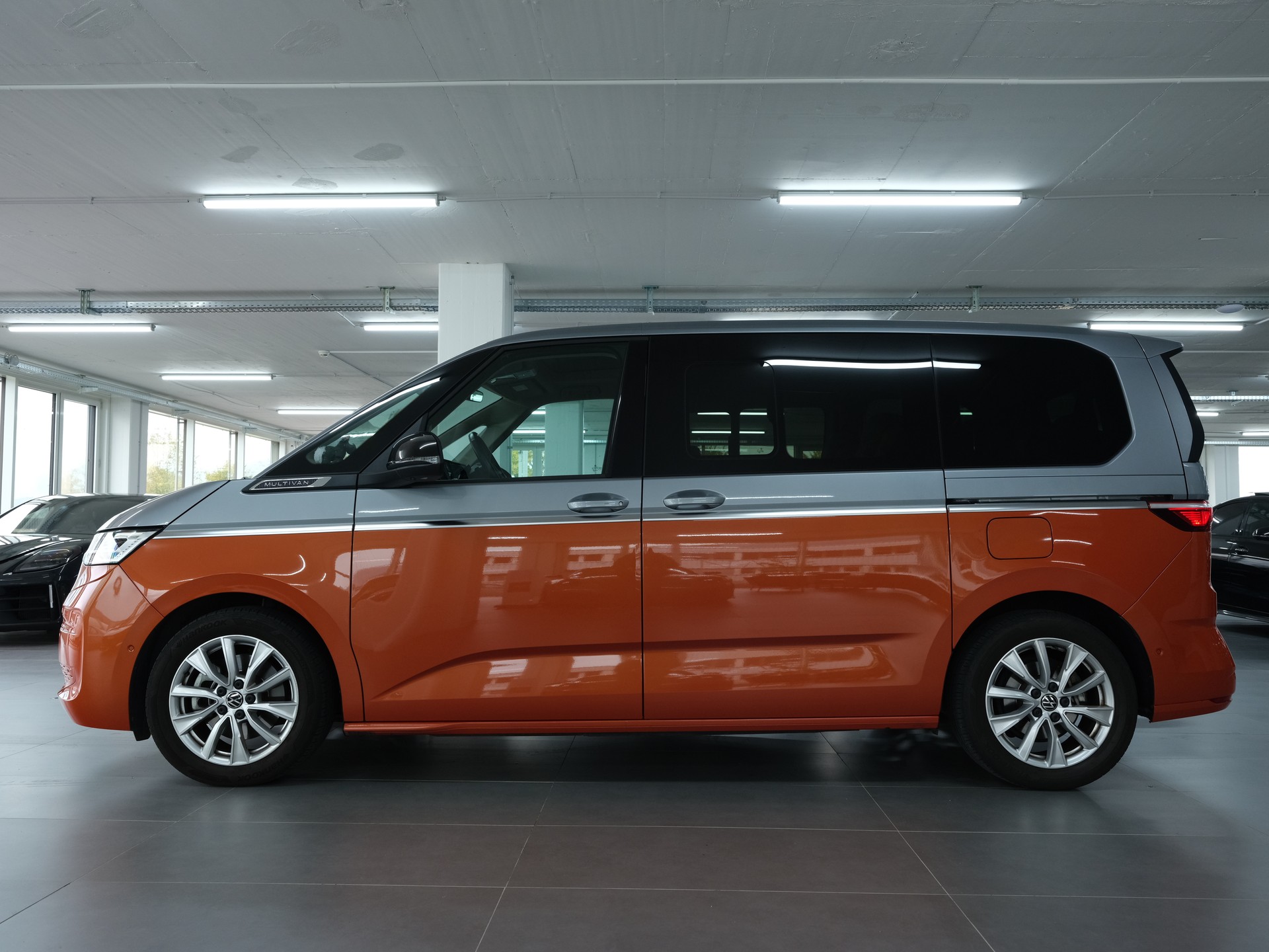 VW Multivan 2.0 TSI Life DSG Lang *Panorama* *360 Kamera* *Vollausstattung*-image-4