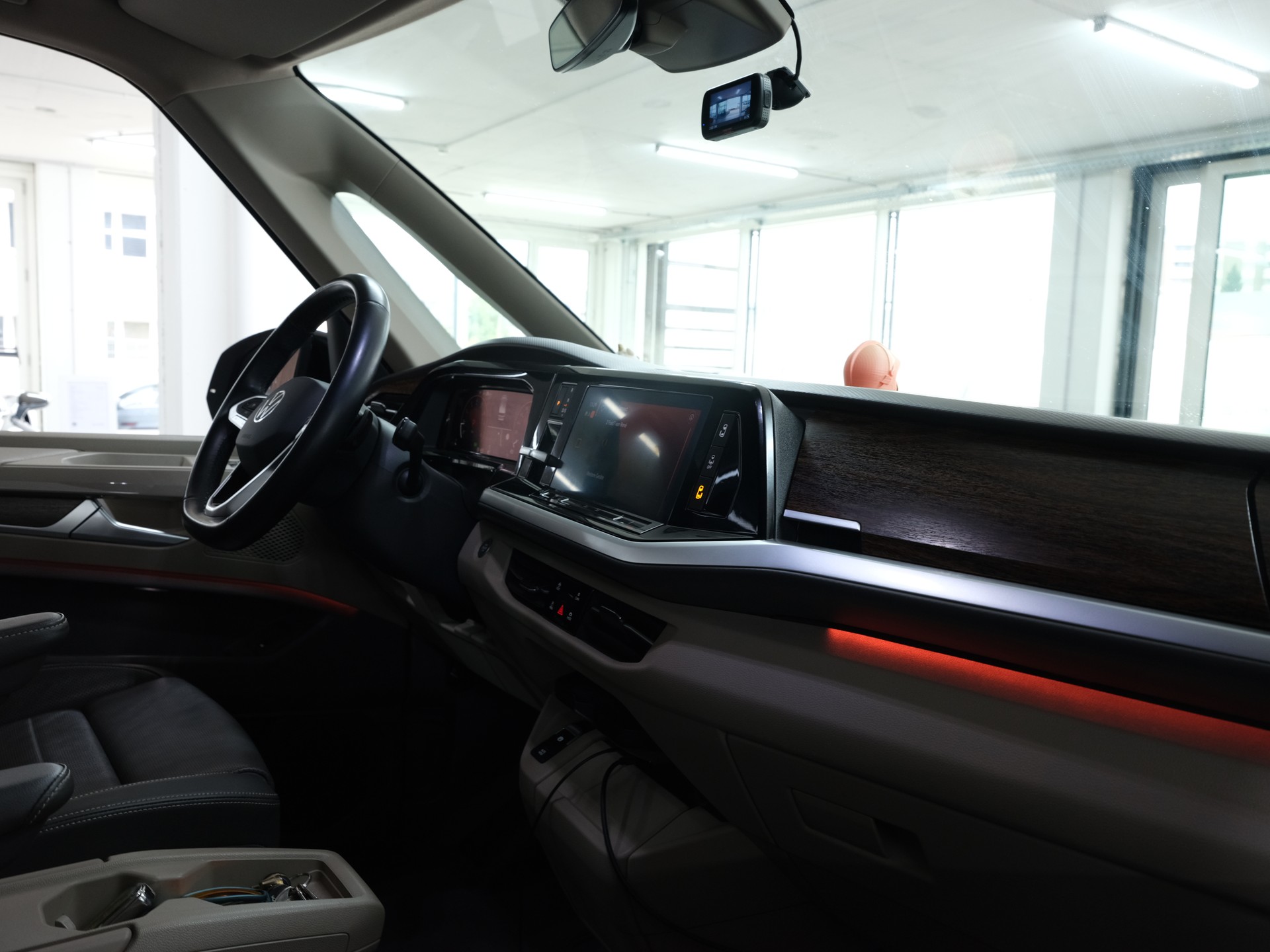 VW Multivan 2.0 TSI Life DSG Lang *Panorama* *360 Kamera* *Vollausstattung*-image-36