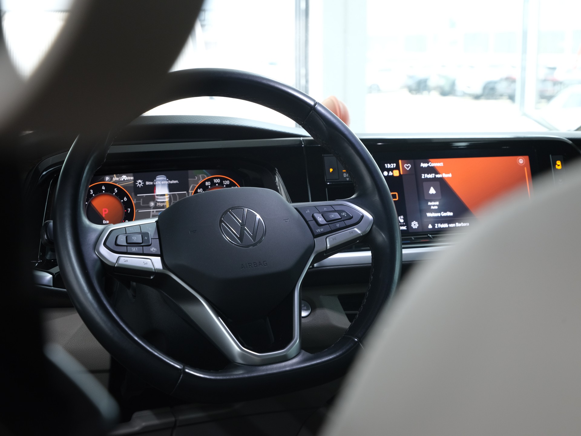 VW Multivan 2.0 TSI Life DSG Lang *Panorama* *360 Kamera* *Vollausstattung*-image-23
