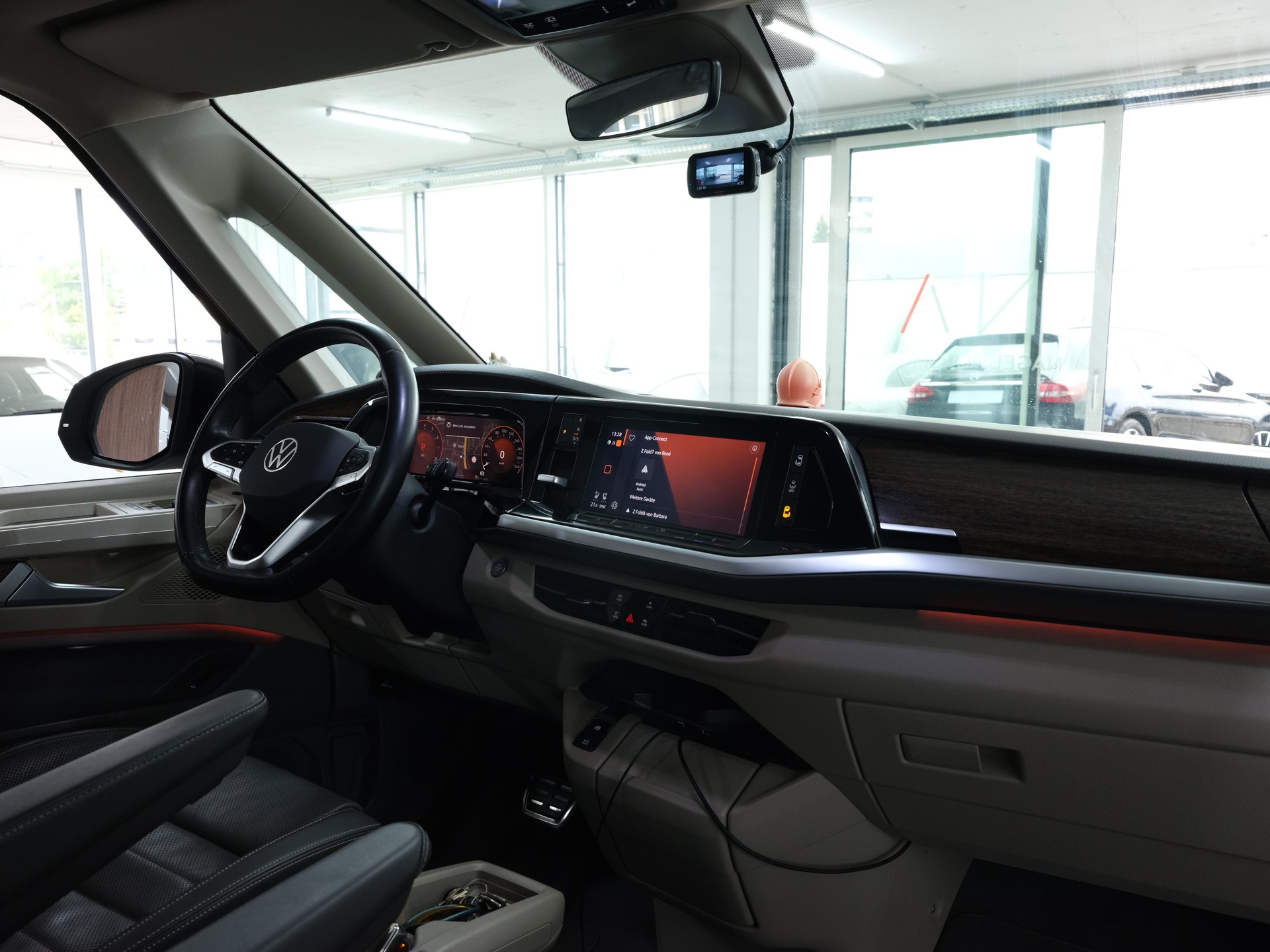 VW Multivan 2.0 TSI Life DSG Lang *Panorama* *360 Kamera* *Vollausstattung*-image-31