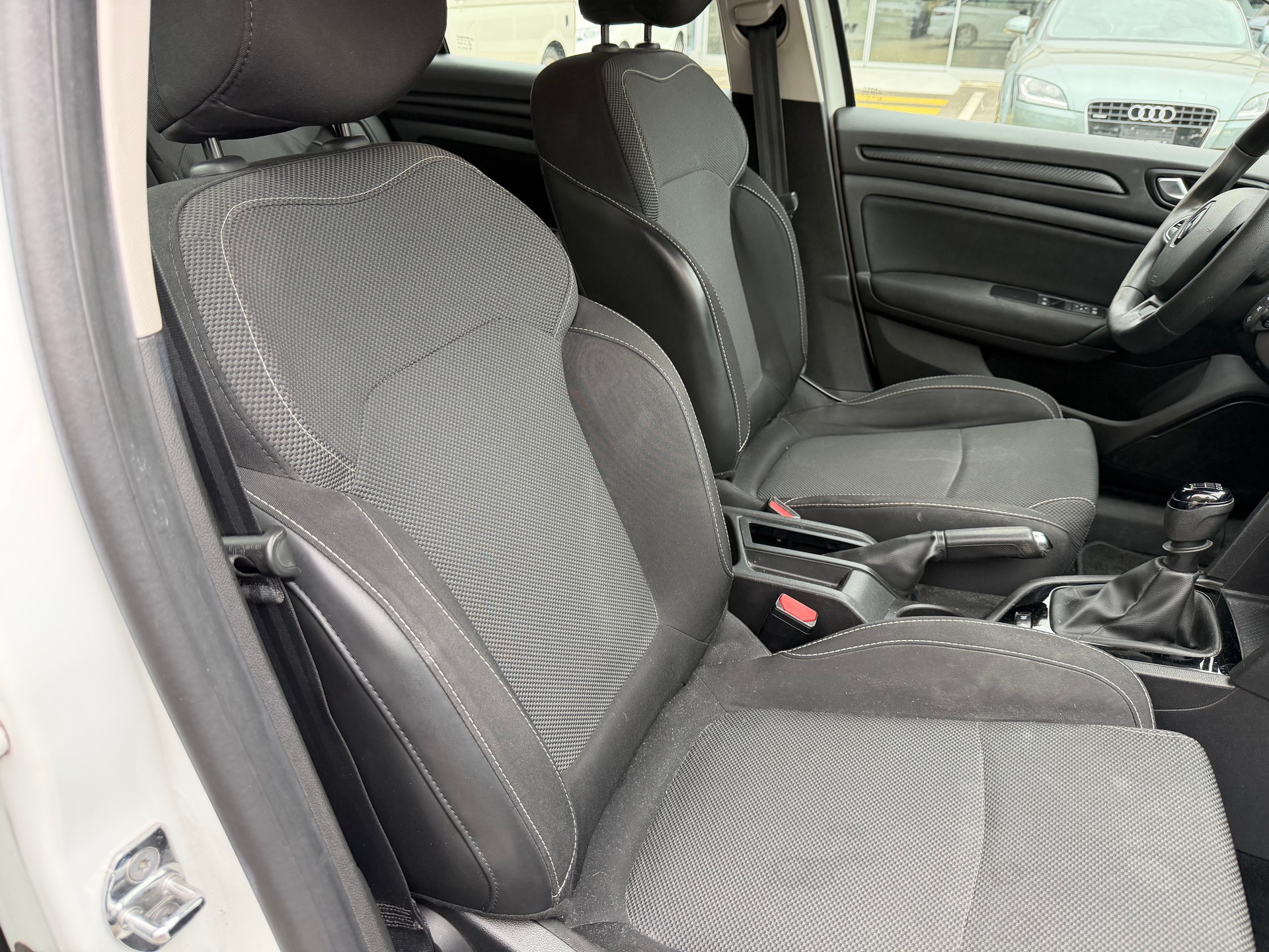 RENAULT Mégane Grandtour 1.3 16V Turbo Business-image-8