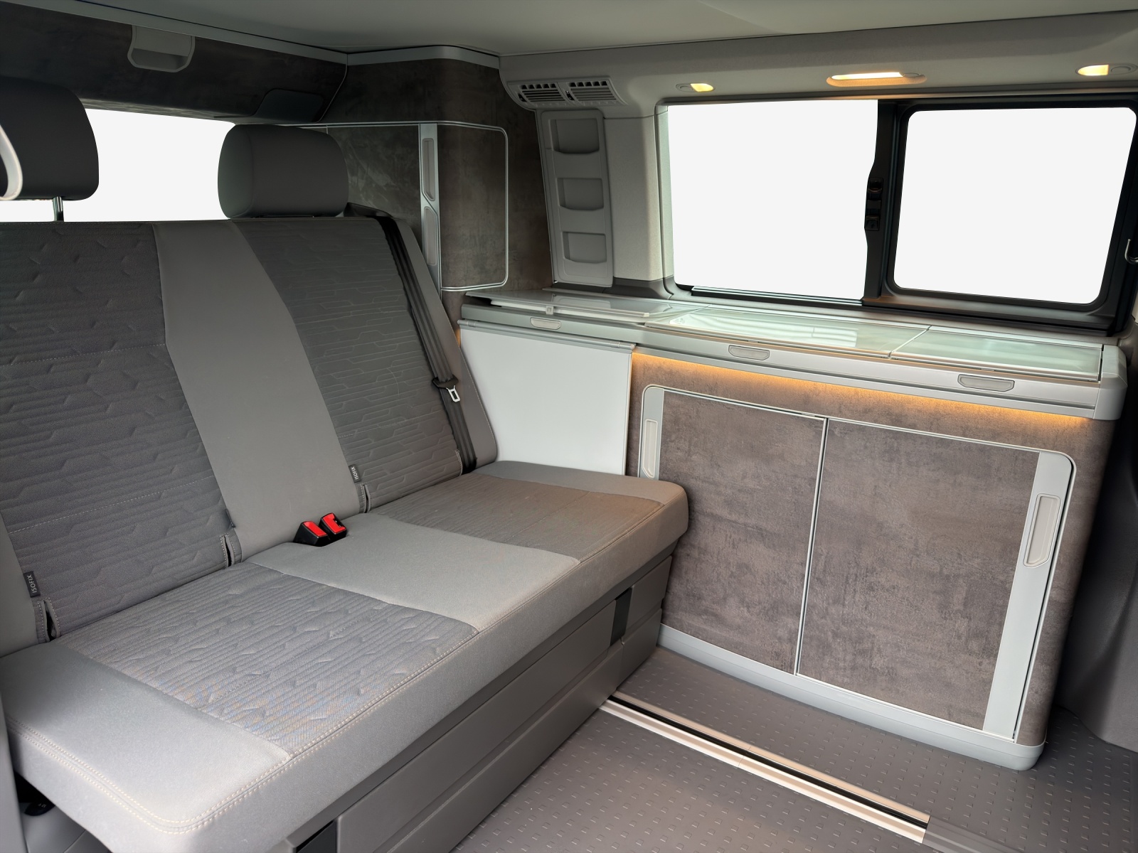 VW T6.1 California 2.0 TDI Ocean Liberty DSG-image-12