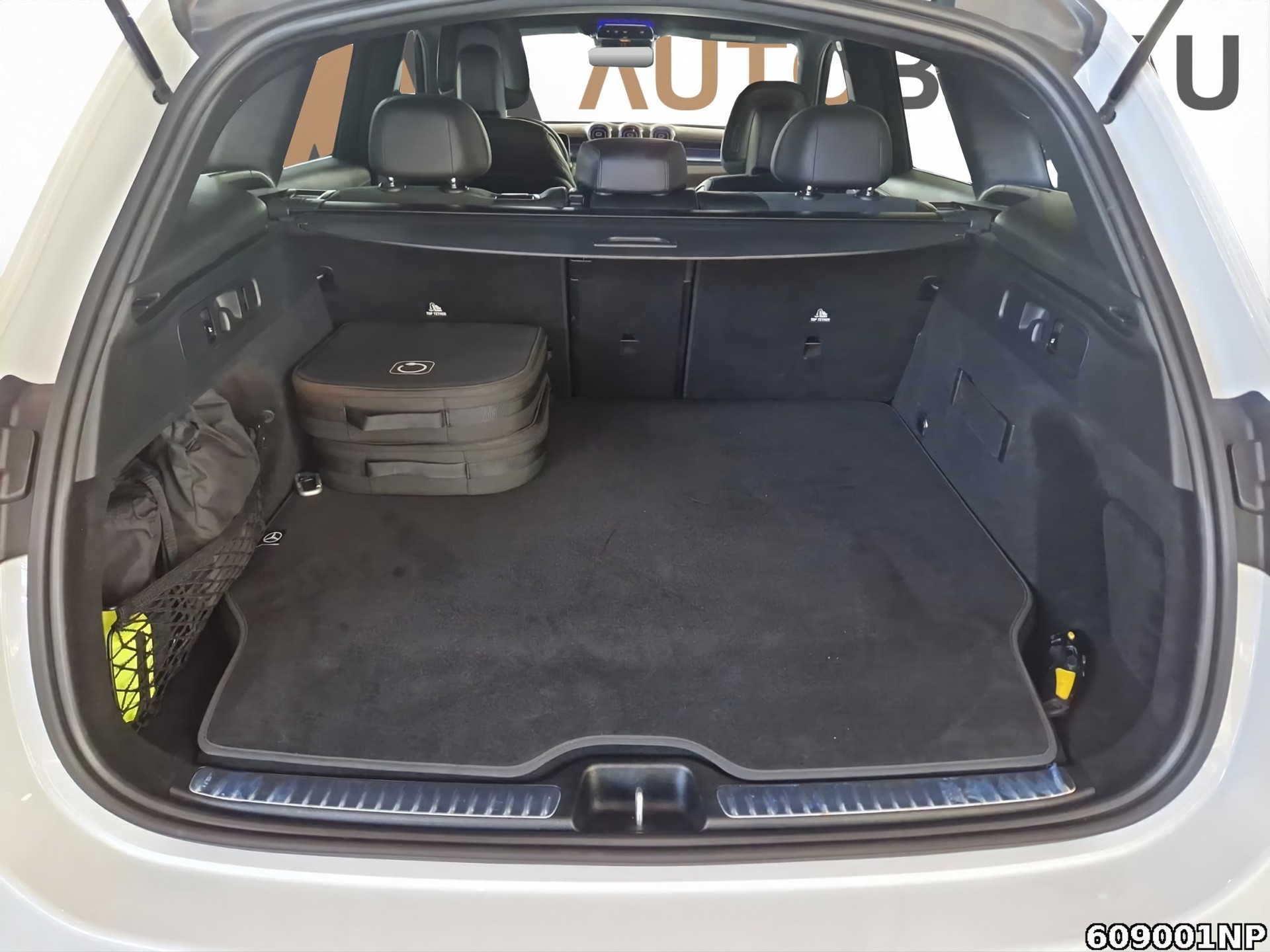 MERCEDES-BENZ GLC 300 e 4MATIC AMG Line AHK DISTRONIC Memory-image-11