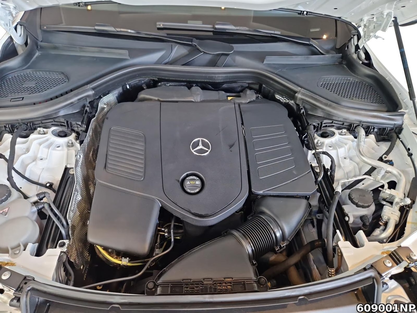 MERCEDES-BENZ GLC 300 e 4MATIC AMG Line AHK DISTRONIC Memory-image-12