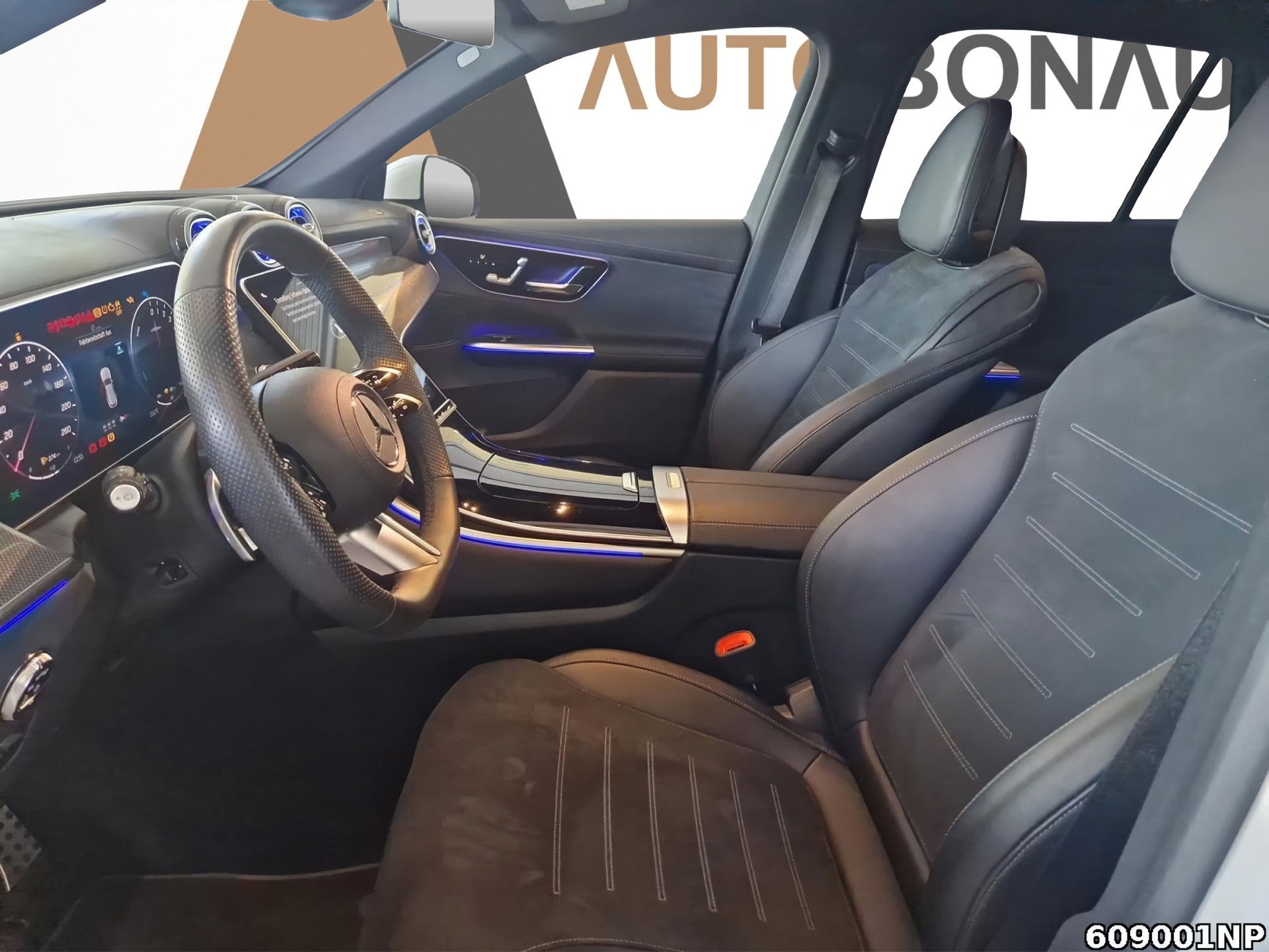 MERCEDES-BENZ GLC 300 e 4MATIC AMG Line AHK DISTRONIC Memory-image-4