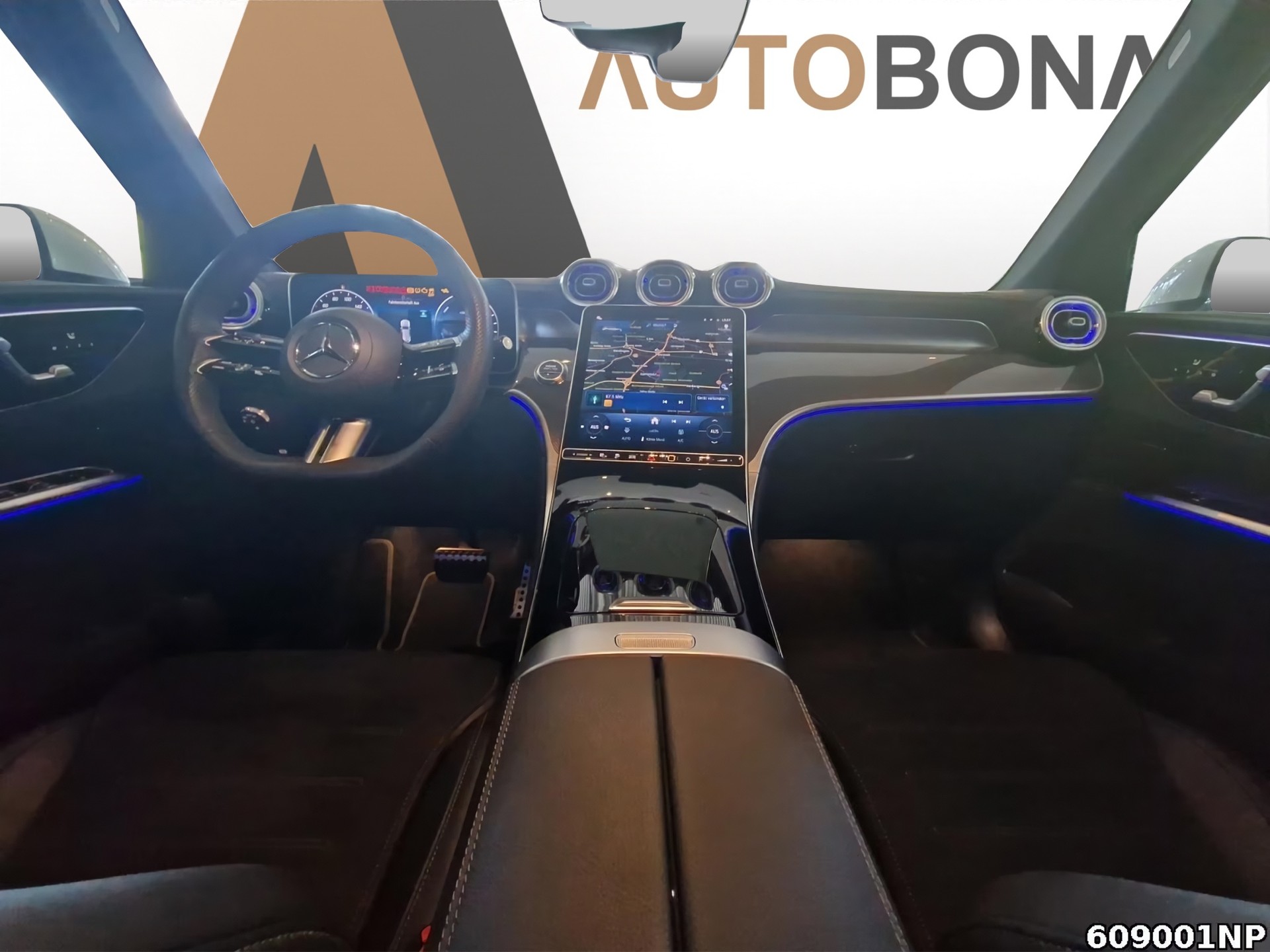 MERCEDES-BENZ GLC 300 e 4MATIC AMG Line AHK DISTRONIC Memory-image-6
