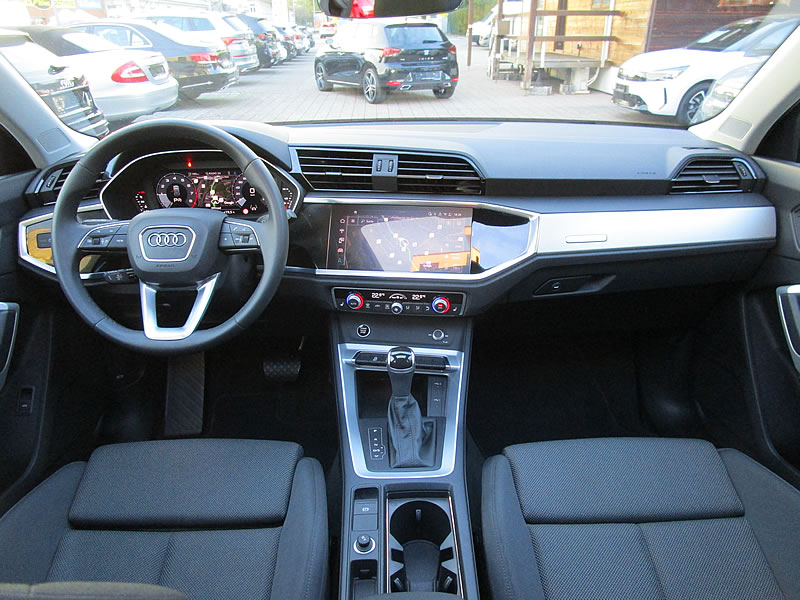 AUDI Q3 35 TFSI Attraction S tronic-image-2