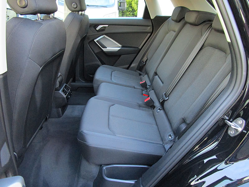 AUDI Q3 35 TFSI Attraction S tronic-image-7