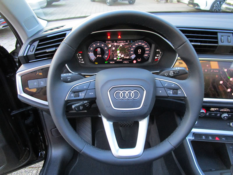 AUDI Q3 35 TFSI Attraction S tronic-image-6