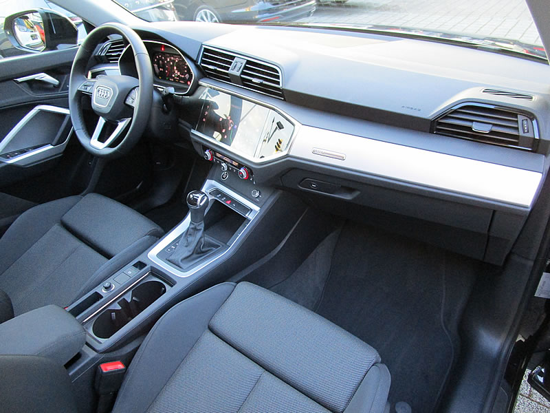 AUDI Q3 35 TFSI Attraction S tronic-image-13