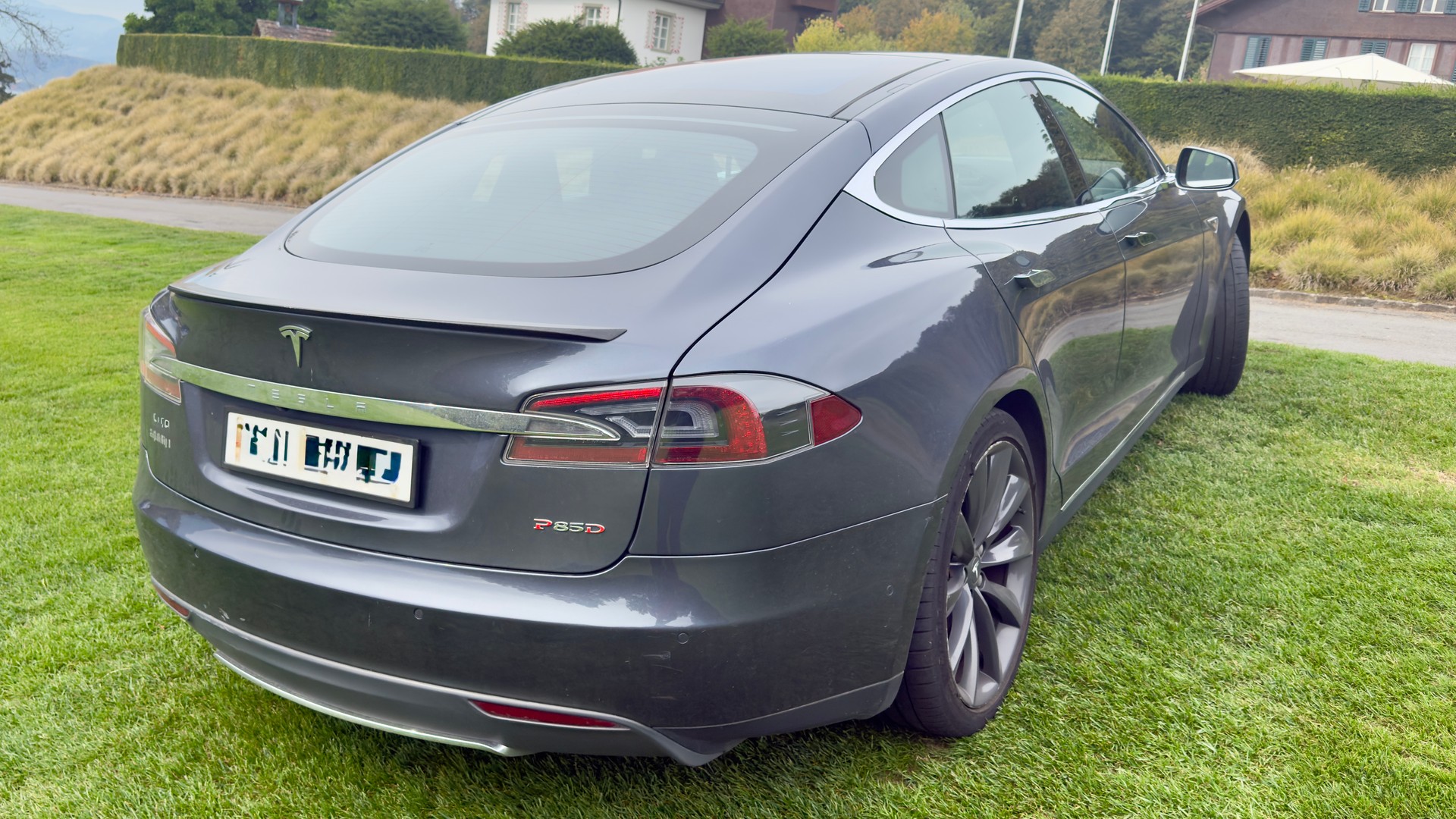 TESLA 85 Performance D - Free Charging @ Tesla Super-Charger-image-2
