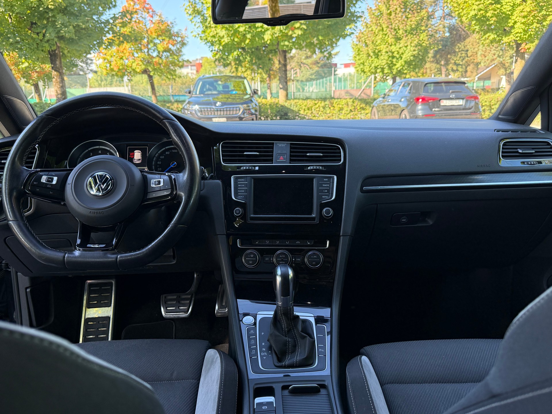 VW Golf 2.0 TSI R 4Motion DSG-image-10
