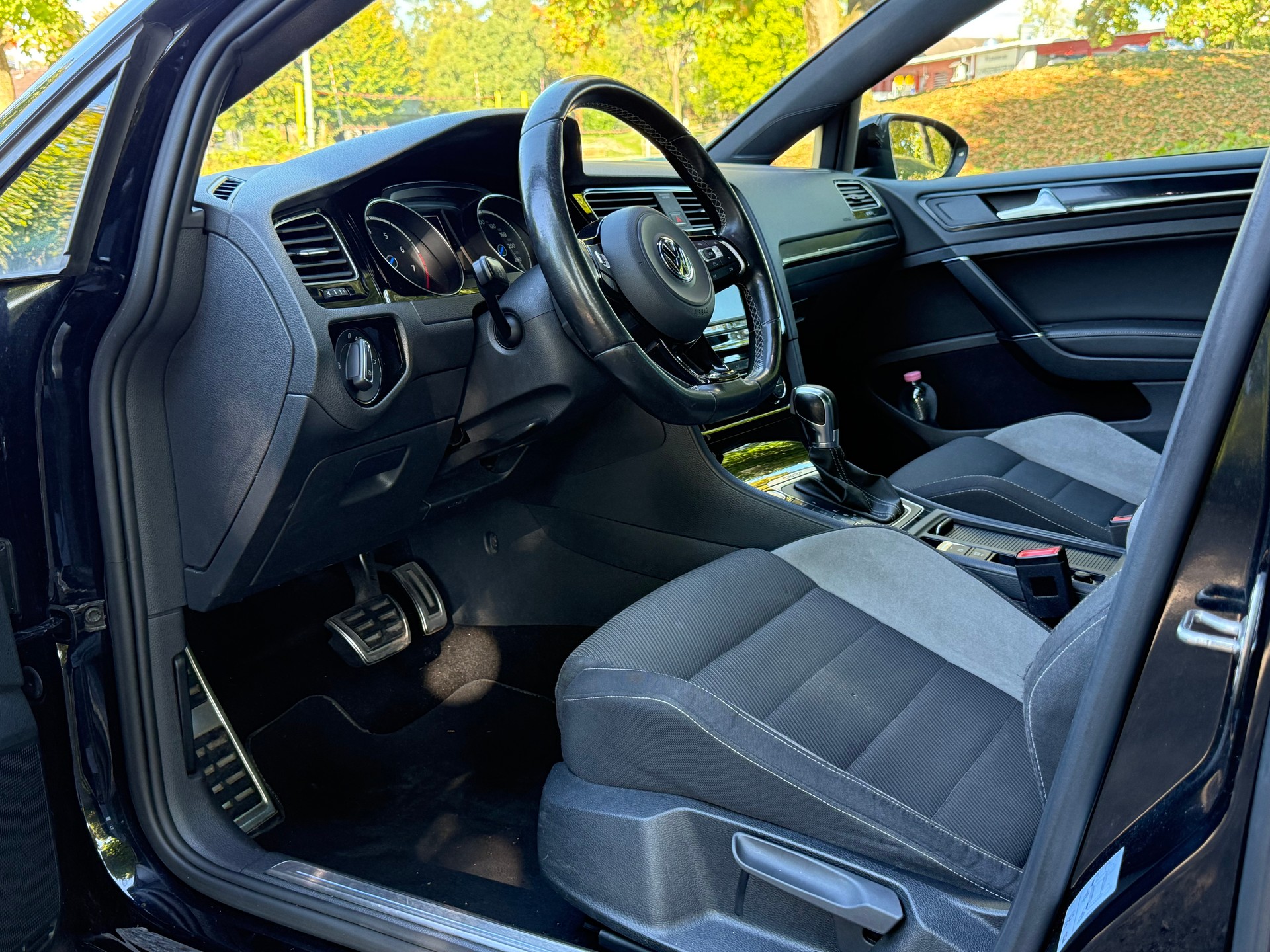 VW Golf 2.0 TSI R 4Motion DSG-image-9