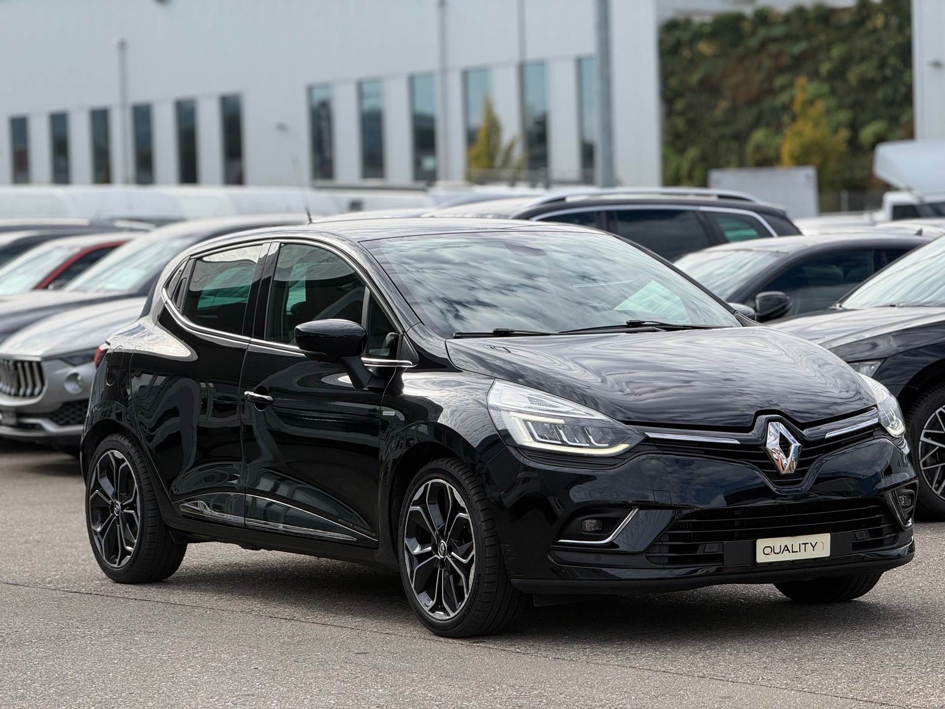 RENAULT Clio 1.2 16V T Swiss Edition-image-0