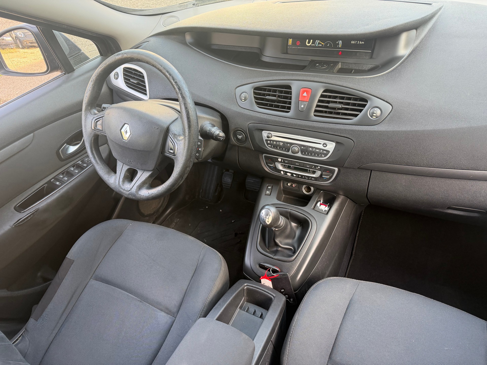 RENAULT Scénic 1.4 16V Turbo Privilège-image-6