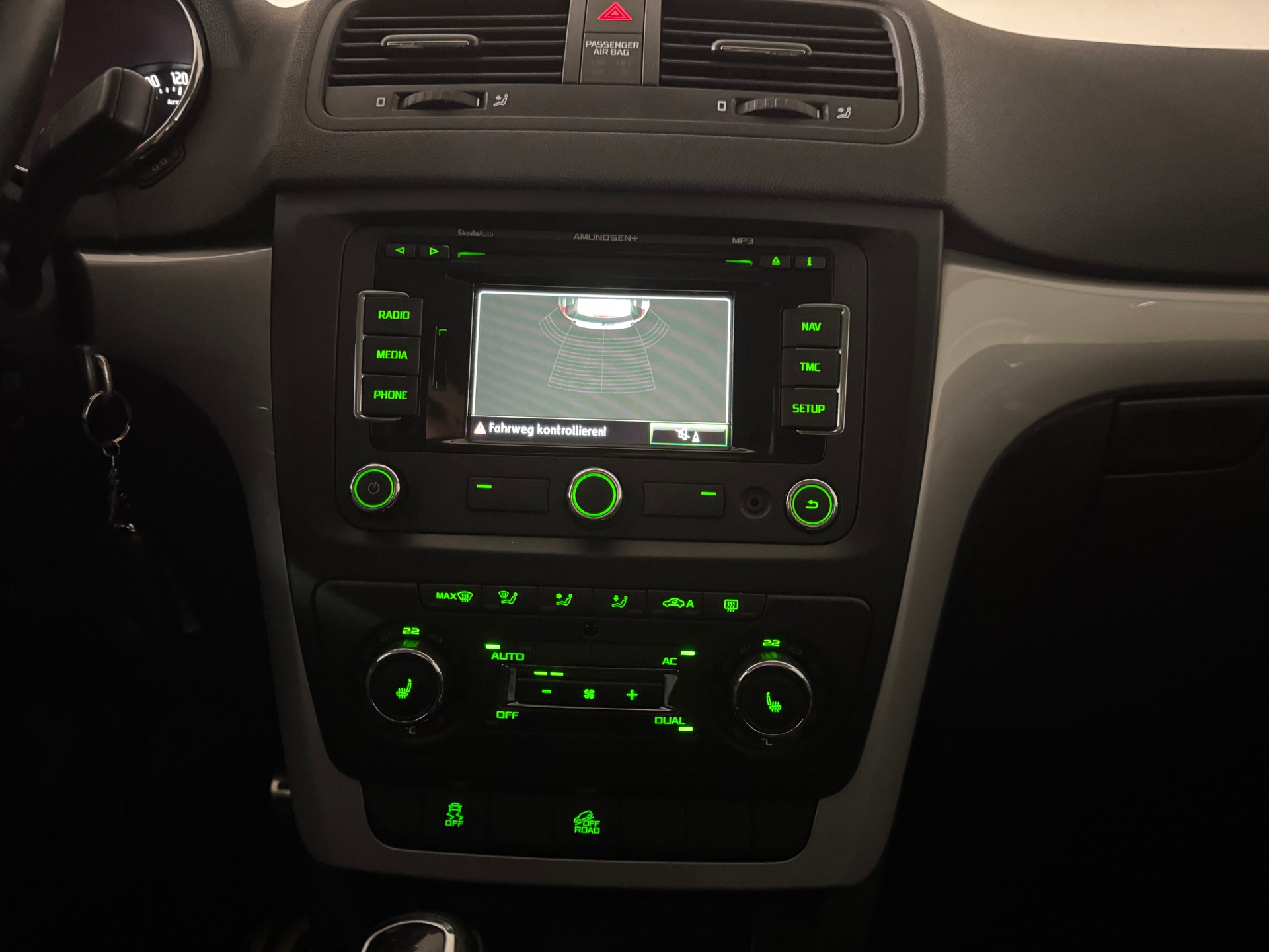 SKODA Yeti 1.8 TSI AllDrive 4x4, 1-Hand, Navi, DAB-image-14