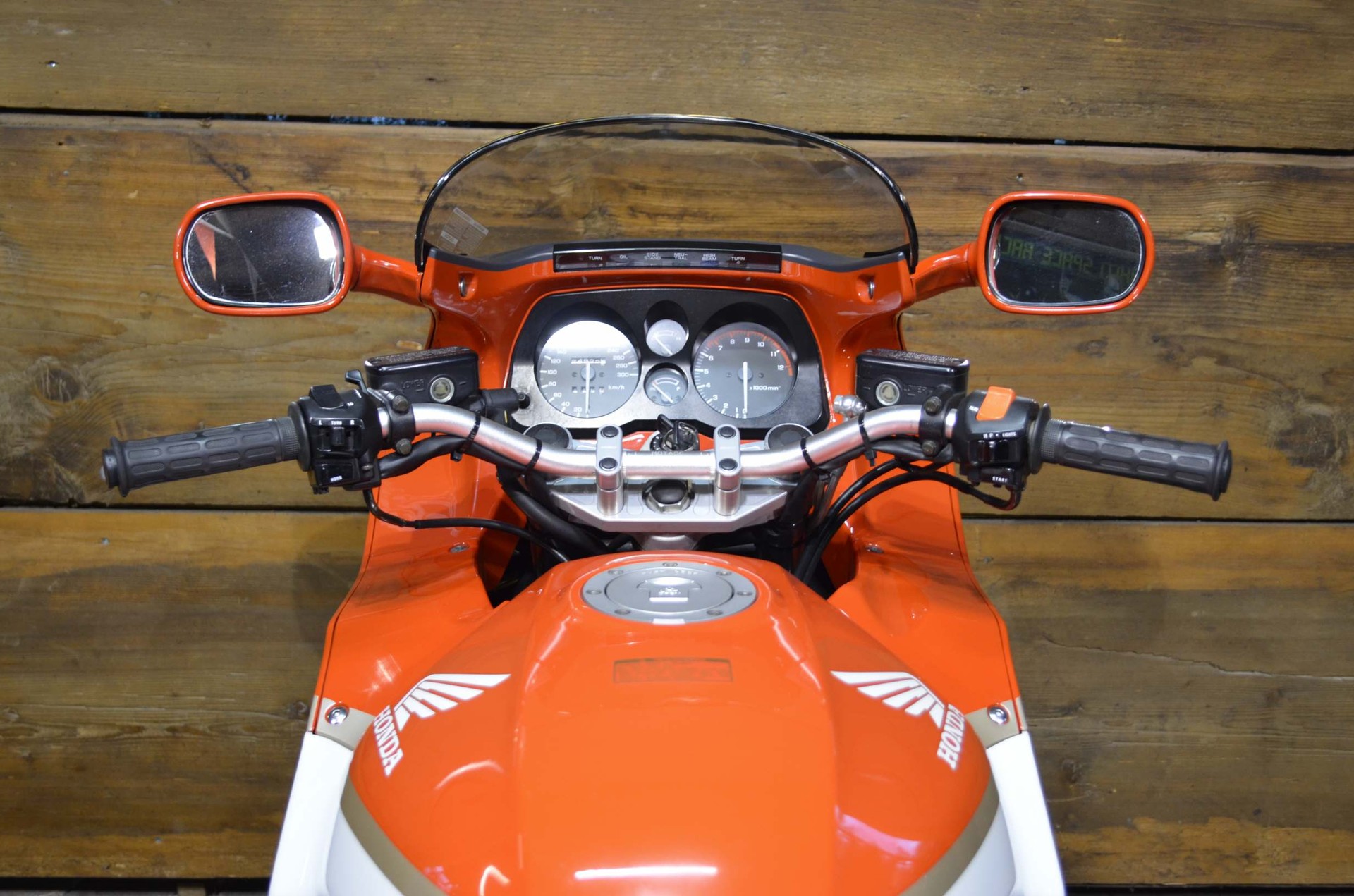 HONDA CBR1000F-showroom-element-2