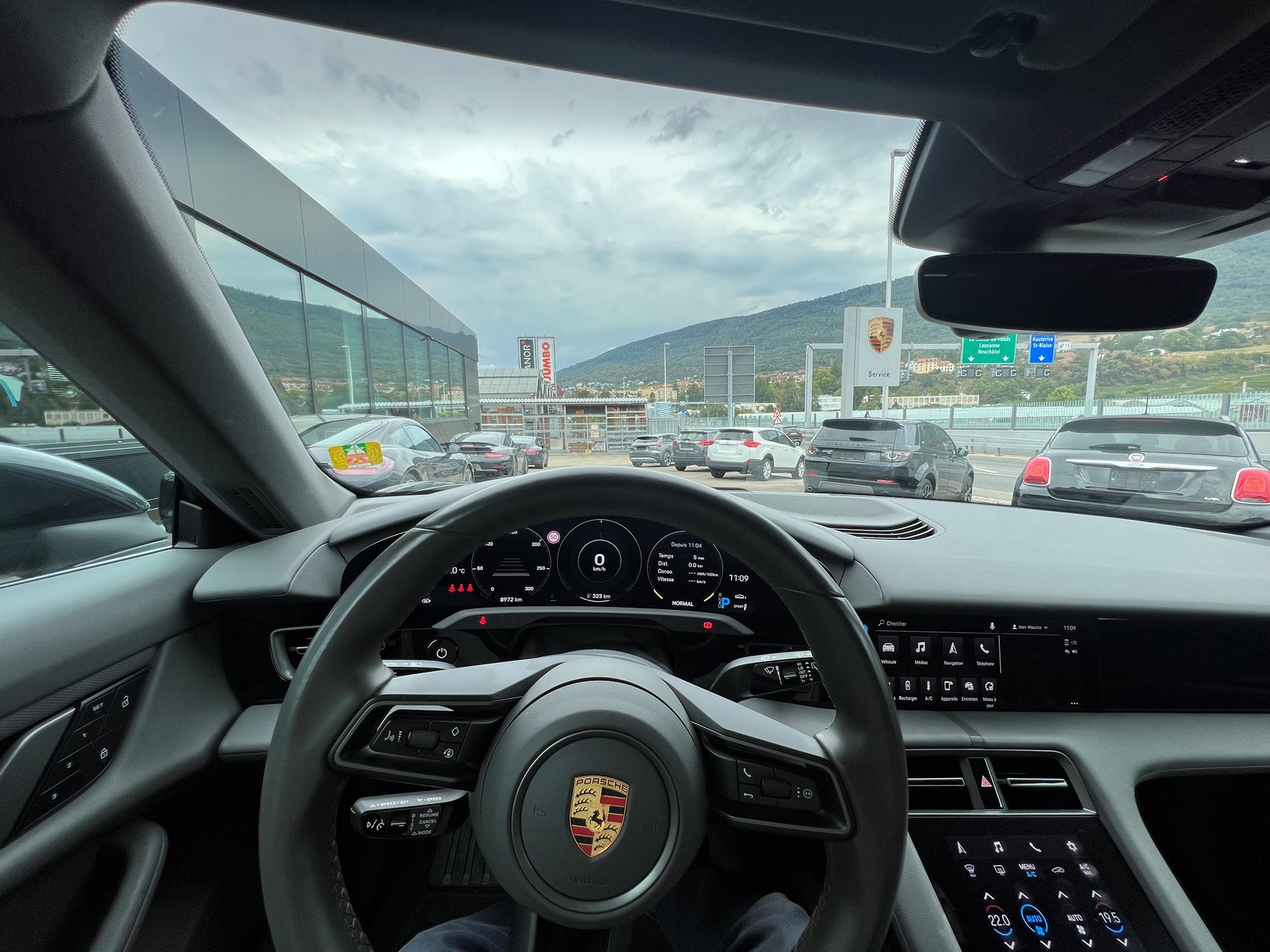 PORSCHE Taycan 4 Cross Turismo-image-7