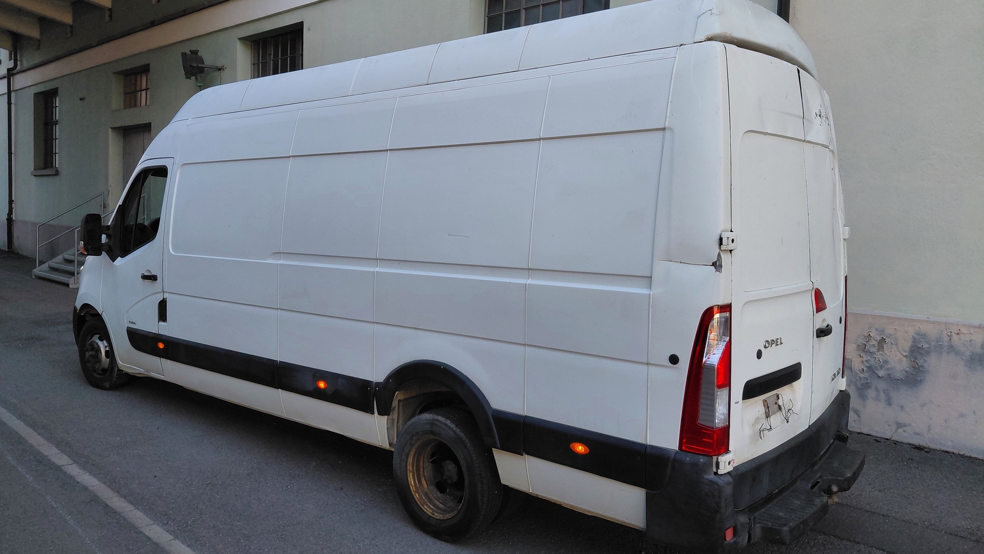 RENAULT 2.3dCi L3H3-image-9