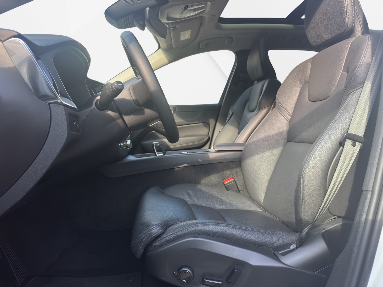 VOLVO XC60 2.0 T6 TE Ultra Dark eAWD-image-9