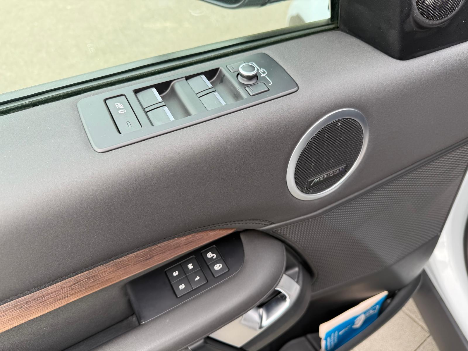 LAND ROVER Discovery 3.0 SDV6 HSE-image-20