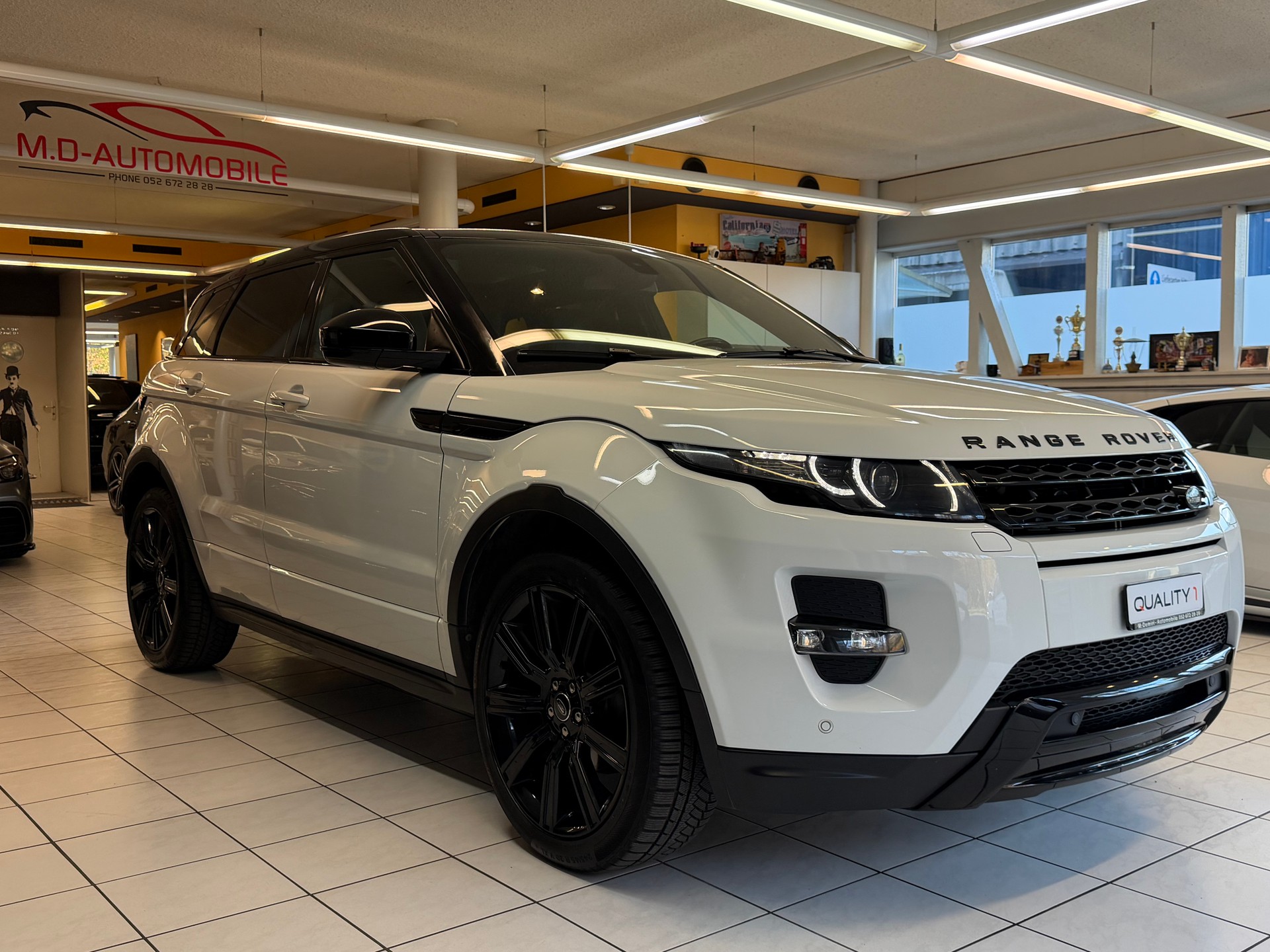 LAND ROVER Range Rover Evoque 2.2 SD4 Dynamic AT9-image-0