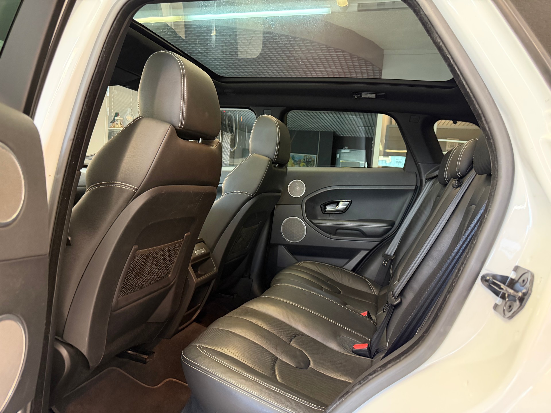 LAND ROVER Range Rover Evoque 2.2 SD4 Dynamic AT9-image-15