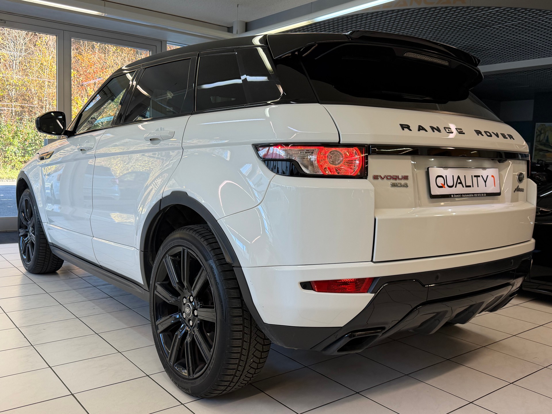 LAND ROVER Range Rover Evoque 2.2 SD4 Dynamic AT9-image-6