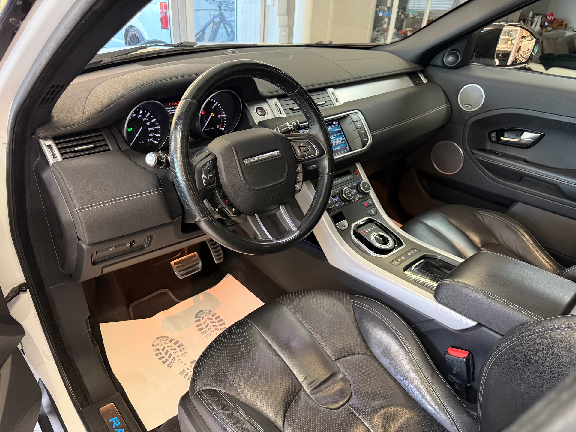 LAND ROVER Range Rover Evoque 2.2 SD4 Dynamic AT9-image-11