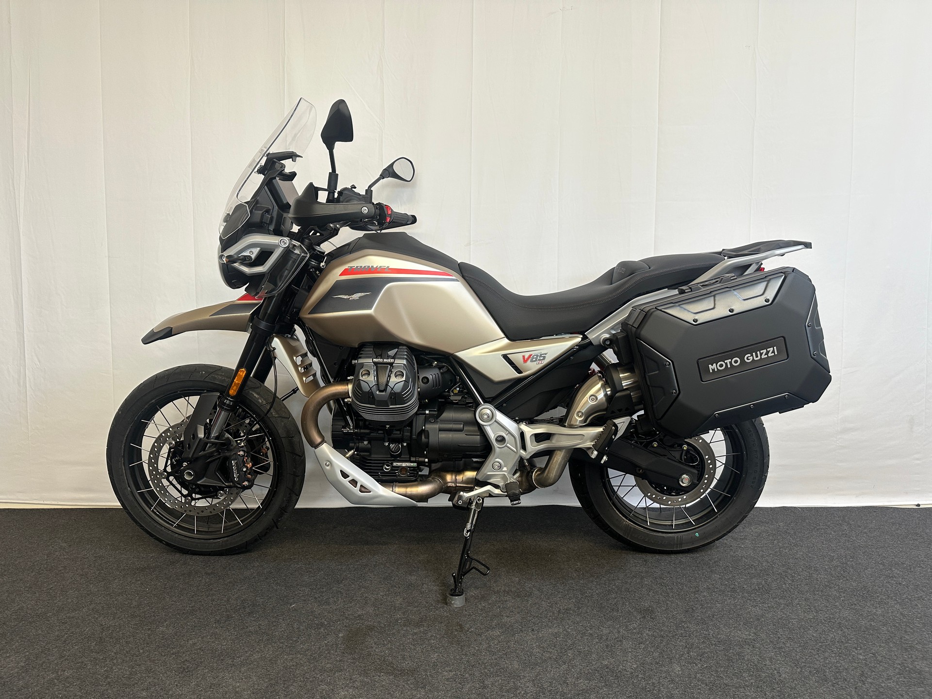 MOTO GUZZI V85 TT Travel E5+-image-4